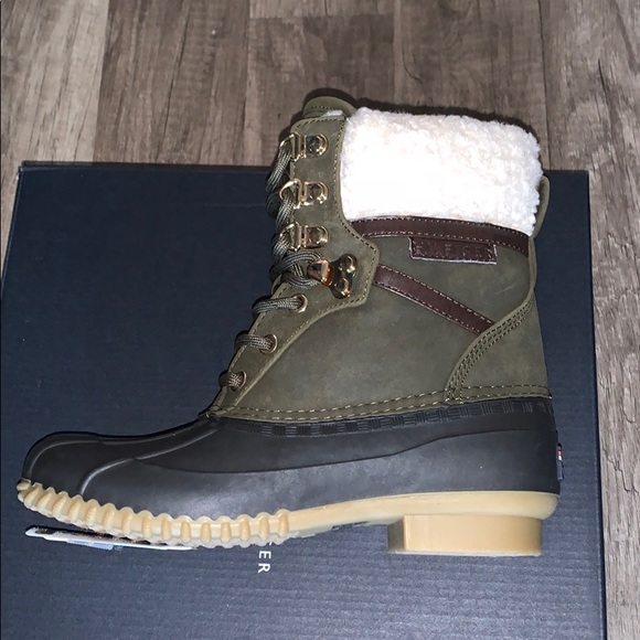 Tommy Hilfiger Rian 2 Faux Fur Closed Toe Mid-Calf - Picture 5 of 10